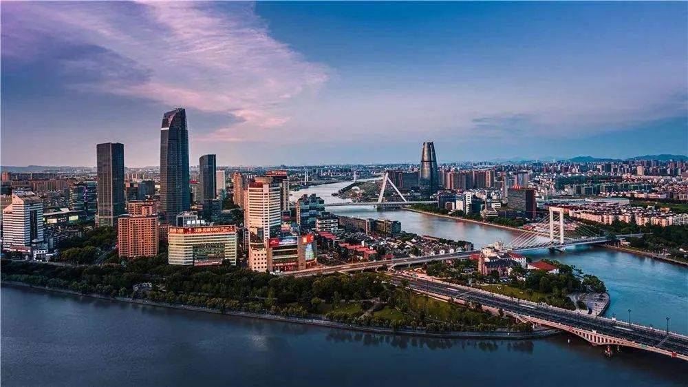 漫步浙江小巷，品味特色小店，唤醒味蕾与心灵之旅