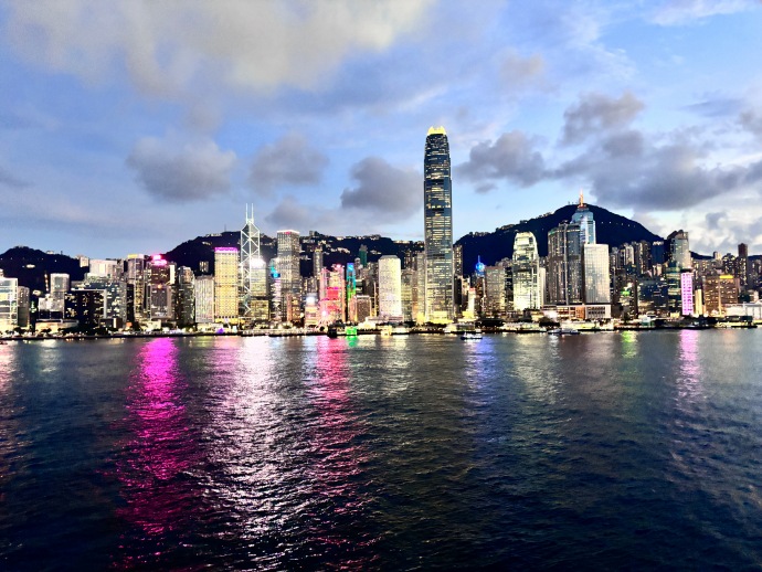 香港，拥抱变革，成就非凡人生篇章